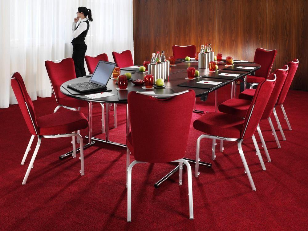 Cologne Marriott Hotel Bagian luar foto Banquet chairs