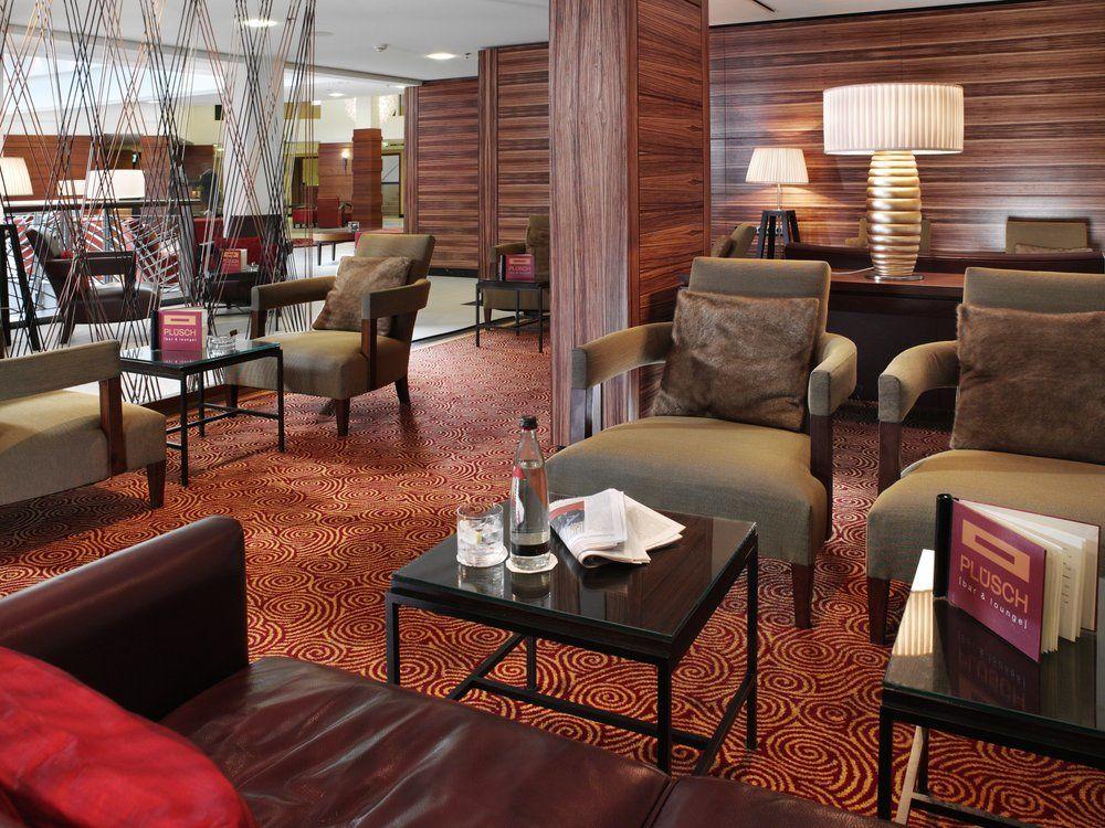 Cologne Marriott Hotel Bagian luar foto The lounge at the airport