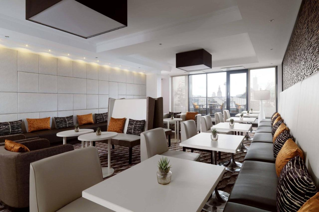 Cologne Marriott Hotel Bagian luar foto The lounge at the airport