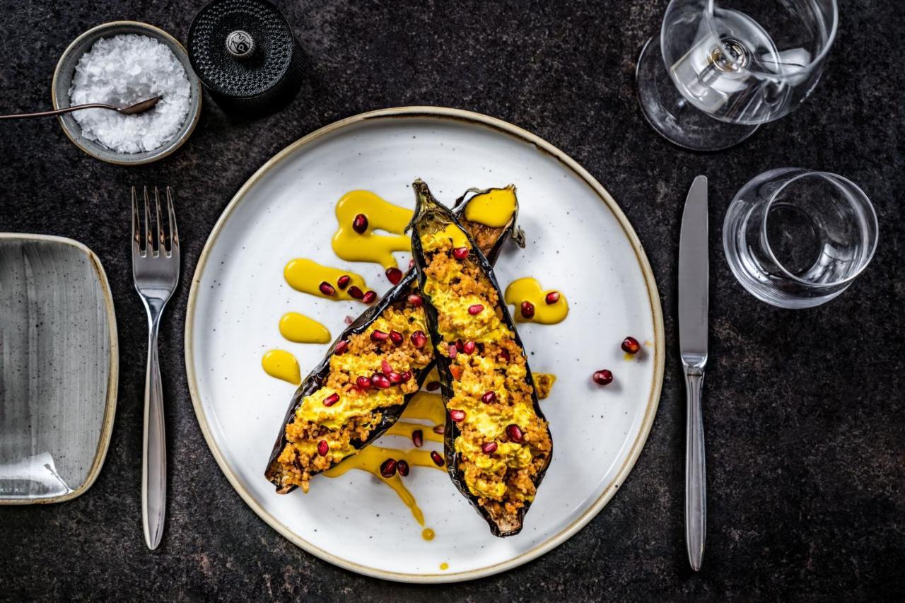 Cologne Marriott Hotel Bagian luar foto Aubergine with saffron