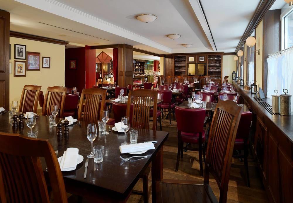 Cologne Marriott Hotel Bagian luar foto Interior of the restaurant
