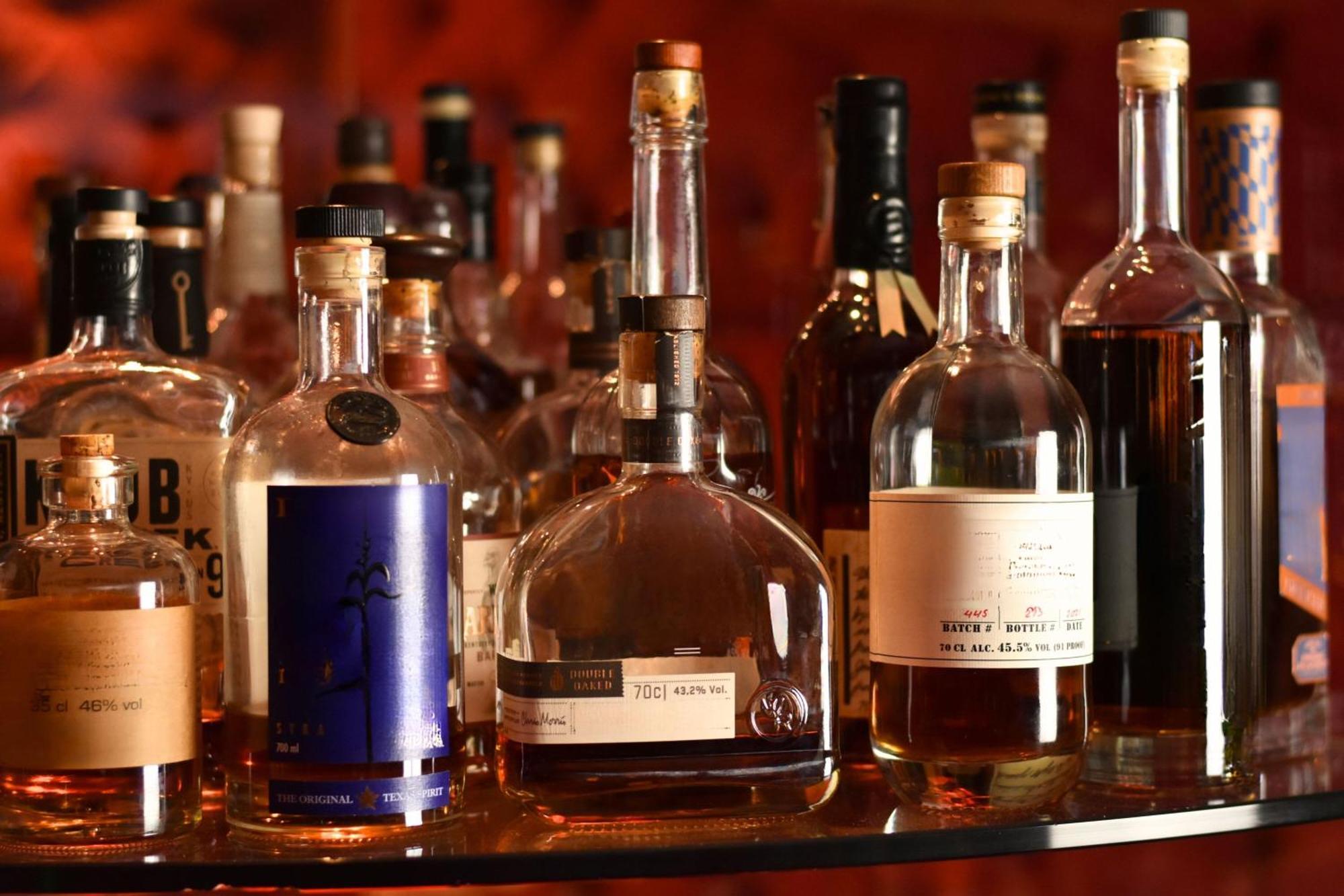 Cologne Marriott Hotel Bagian luar foto A selection of Scotch whisky
