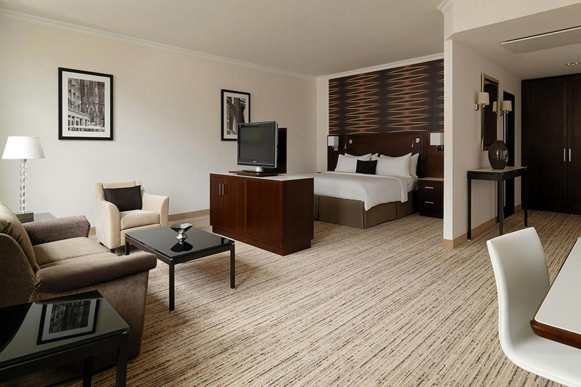 Cologne Marriott Hotel Bagian luar foto A suite at the InterContinental London Park Lane